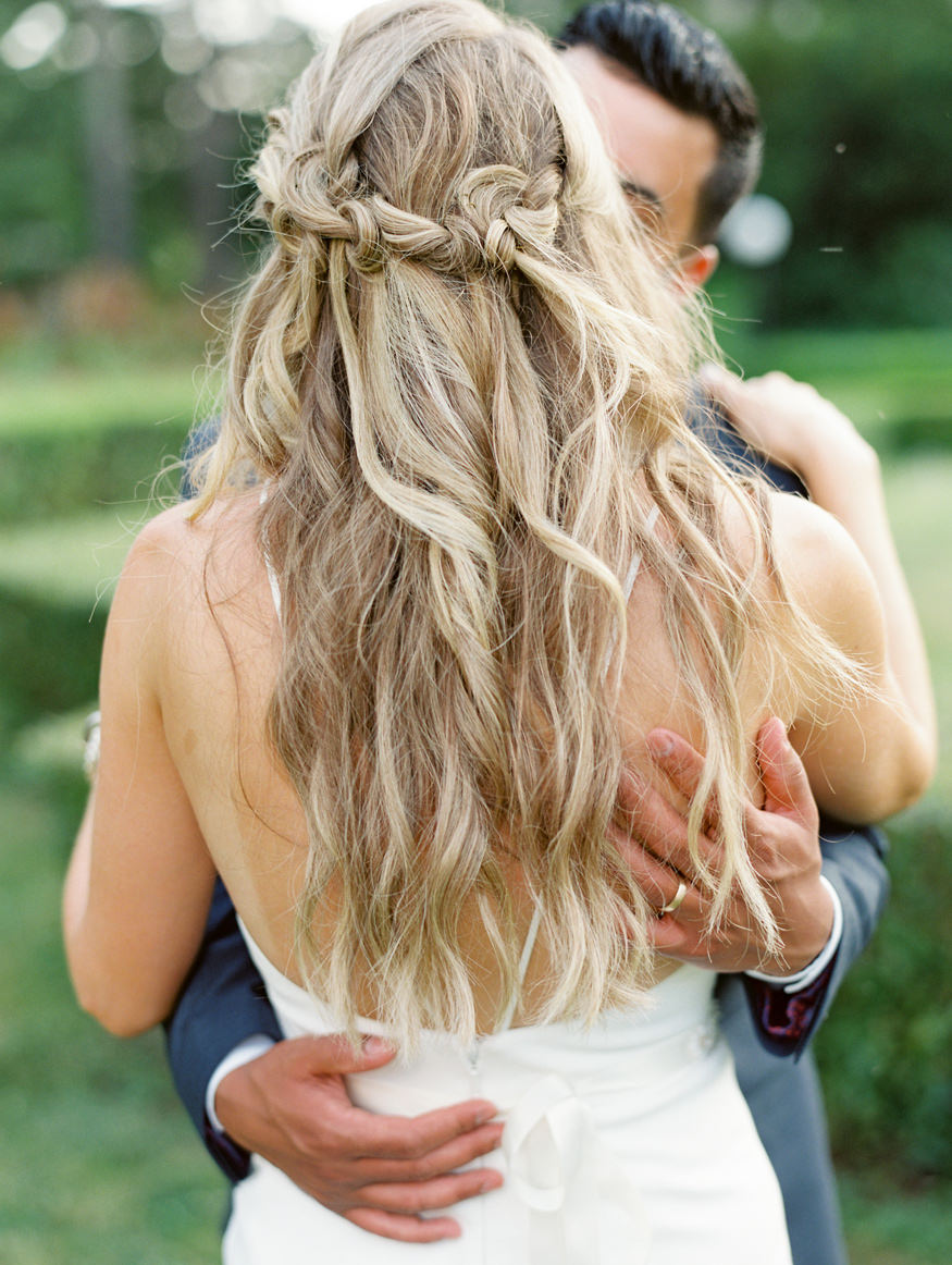 bridal hair inspiration half down natural beautiful wave modern estate wedding New York | Mary Dougherty
